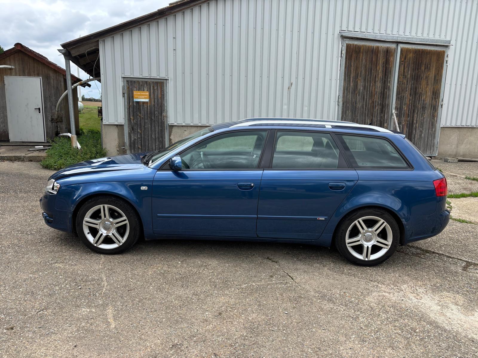 Audi A4 2006 — салон