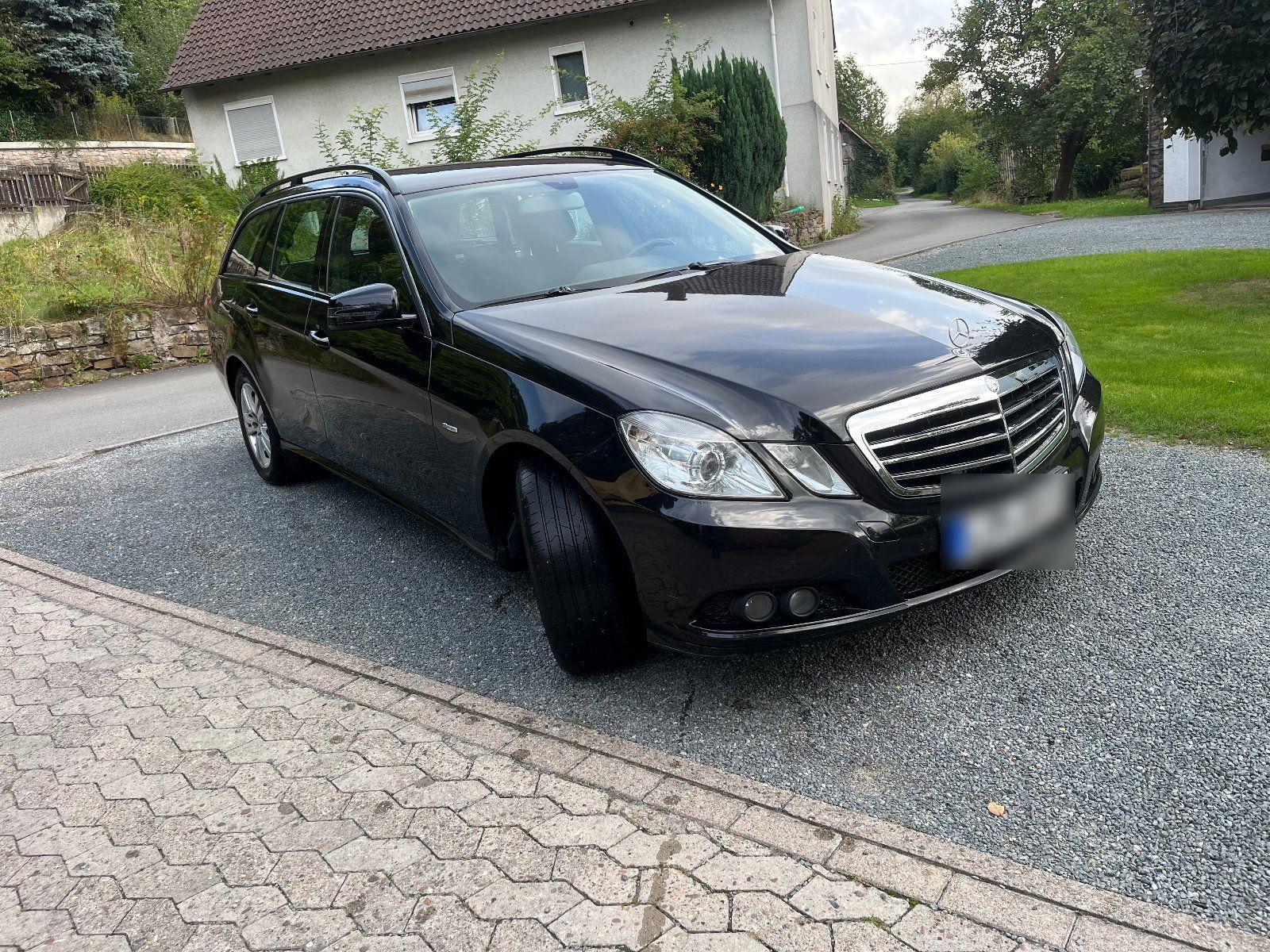 Mercedes-Benz 220 2010 — вигляд ззаду