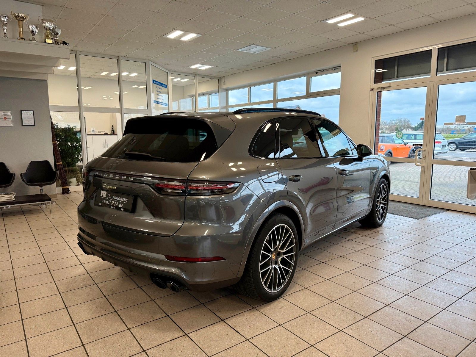 Fahrzeugabbildung Porsche Cayenne E-Hybrid ACC/Panorama/21Zoll/APPROVED
