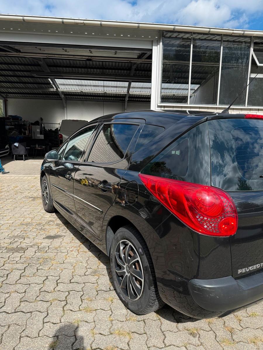 Peugeot 207 2011 — rear view