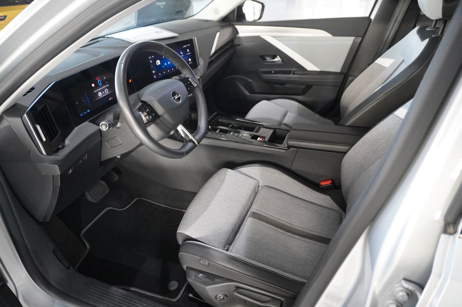 Fahrzeugabbildung Opel Astra L Lim. 1.6 HYBRID ELEGANCE NAVI/LED/KAMERA