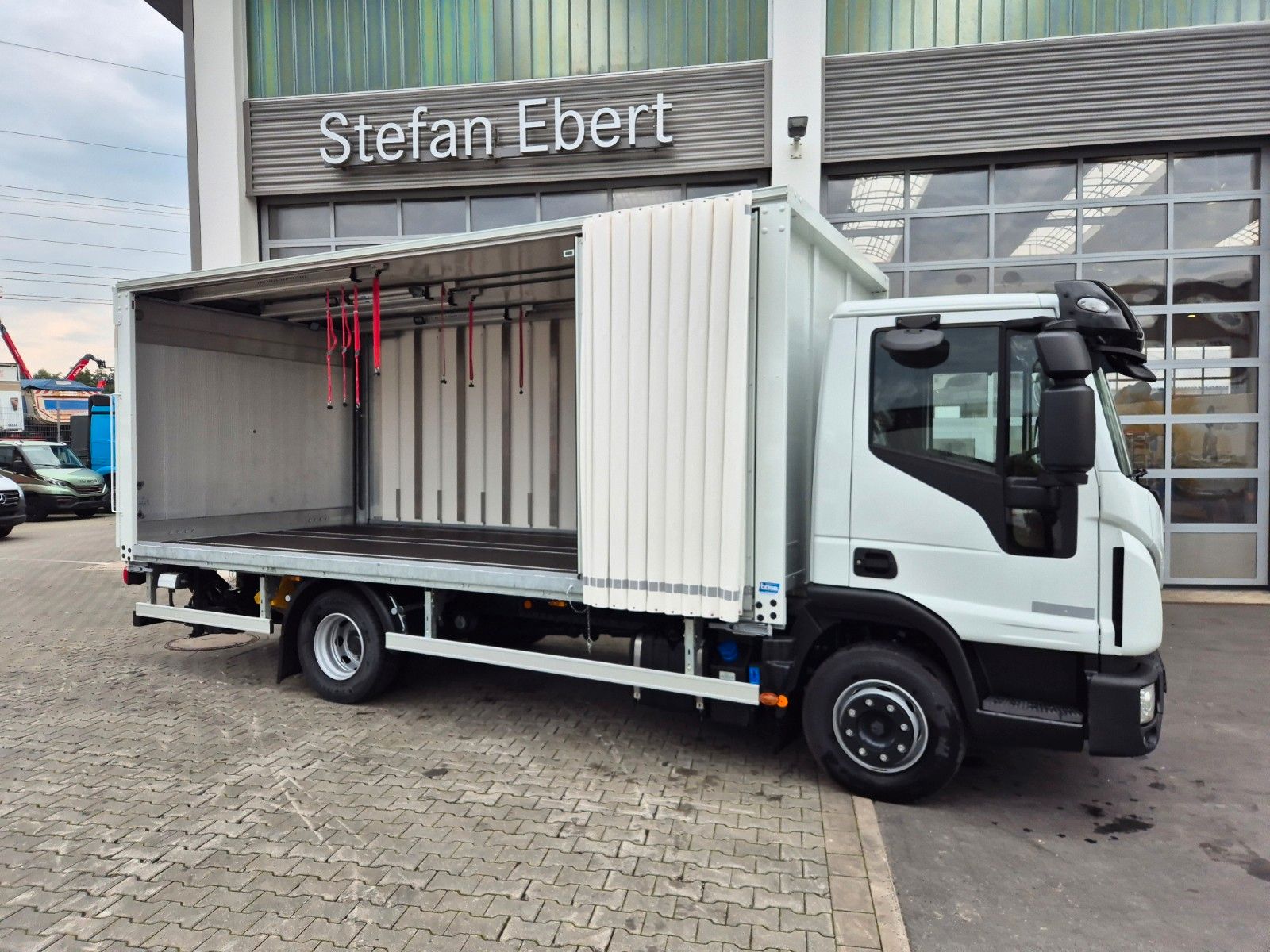 Fahrzeugabbildung Iveco Eurocargo ML120EL25/P Böse Schiebeplanen LBW AHK