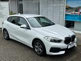 BMW 118 i Advantage+LiveCockp.Plus+abn.AHK+Tempomat+ - BMW 118 in Freiburg