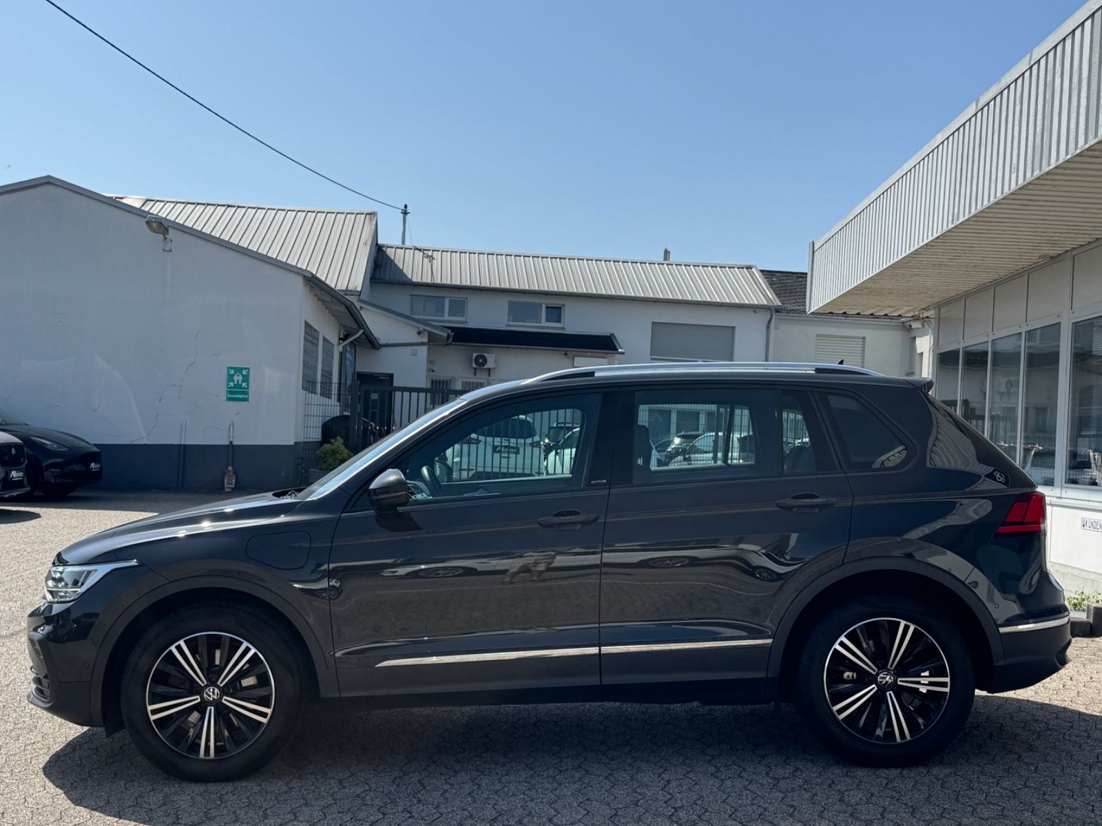 Fahrzeugabbildung Volkswagen Tiguan Active eHybrid/Navi/LED/AHK/HUD/360°Cam/