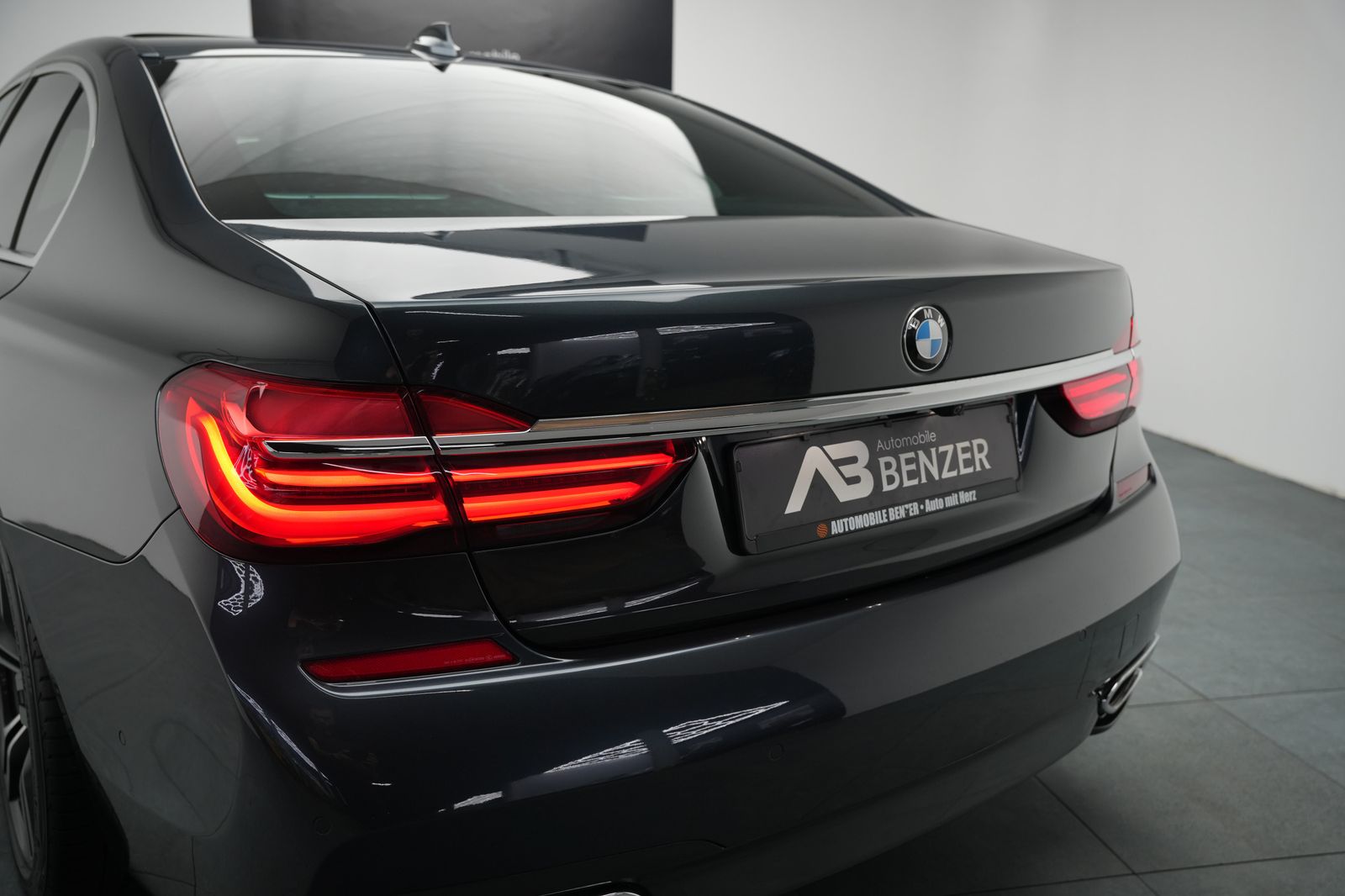 Fahrzeugabbildung BMW 750 750 xDrive*M-Paket*S-Dach*Bowers&Wilkins*HUD
