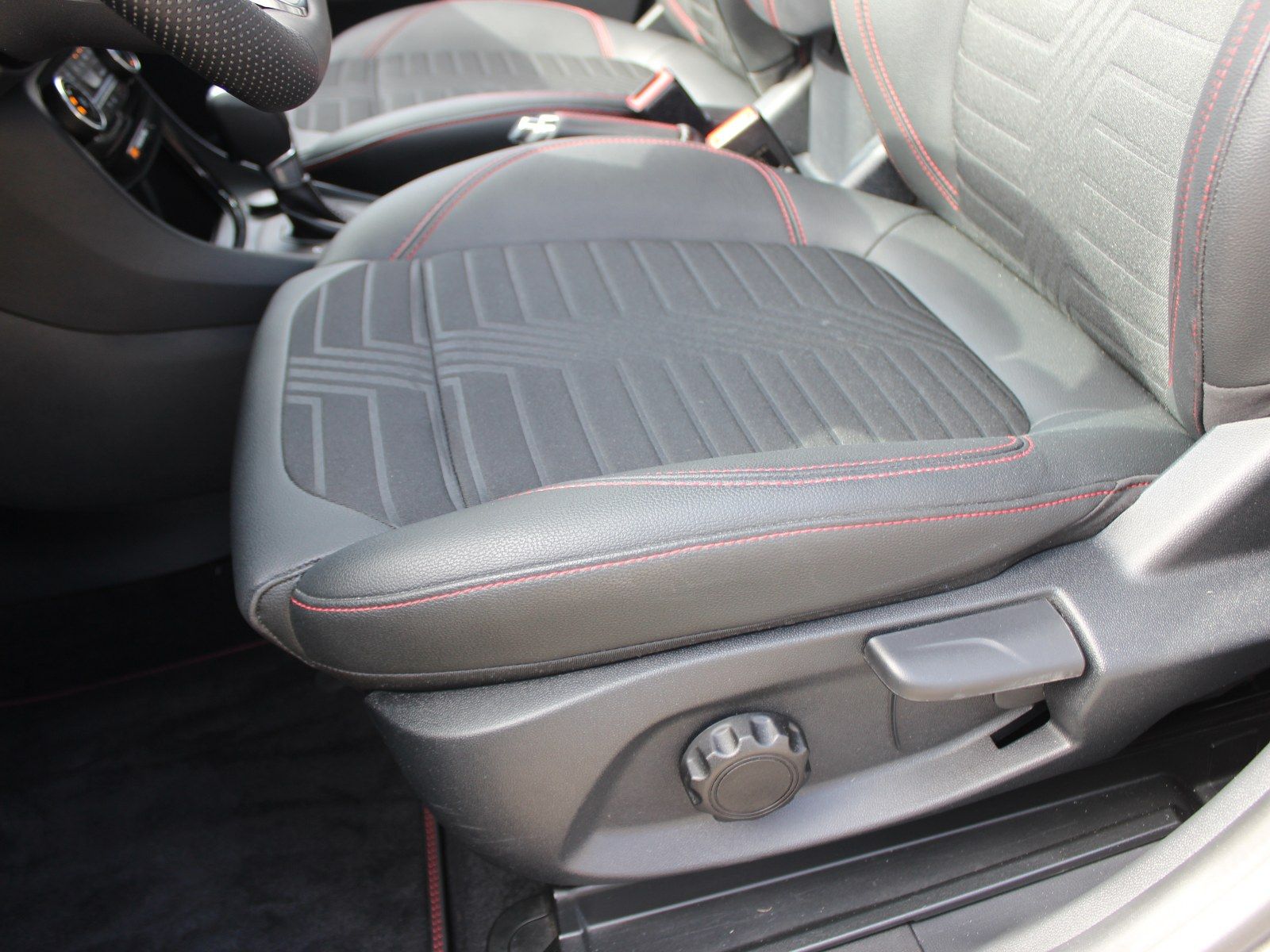 Fahrzeugabbildung Ford Puma ST-Line X 1,0 EcoBoost Mild Hybrid
