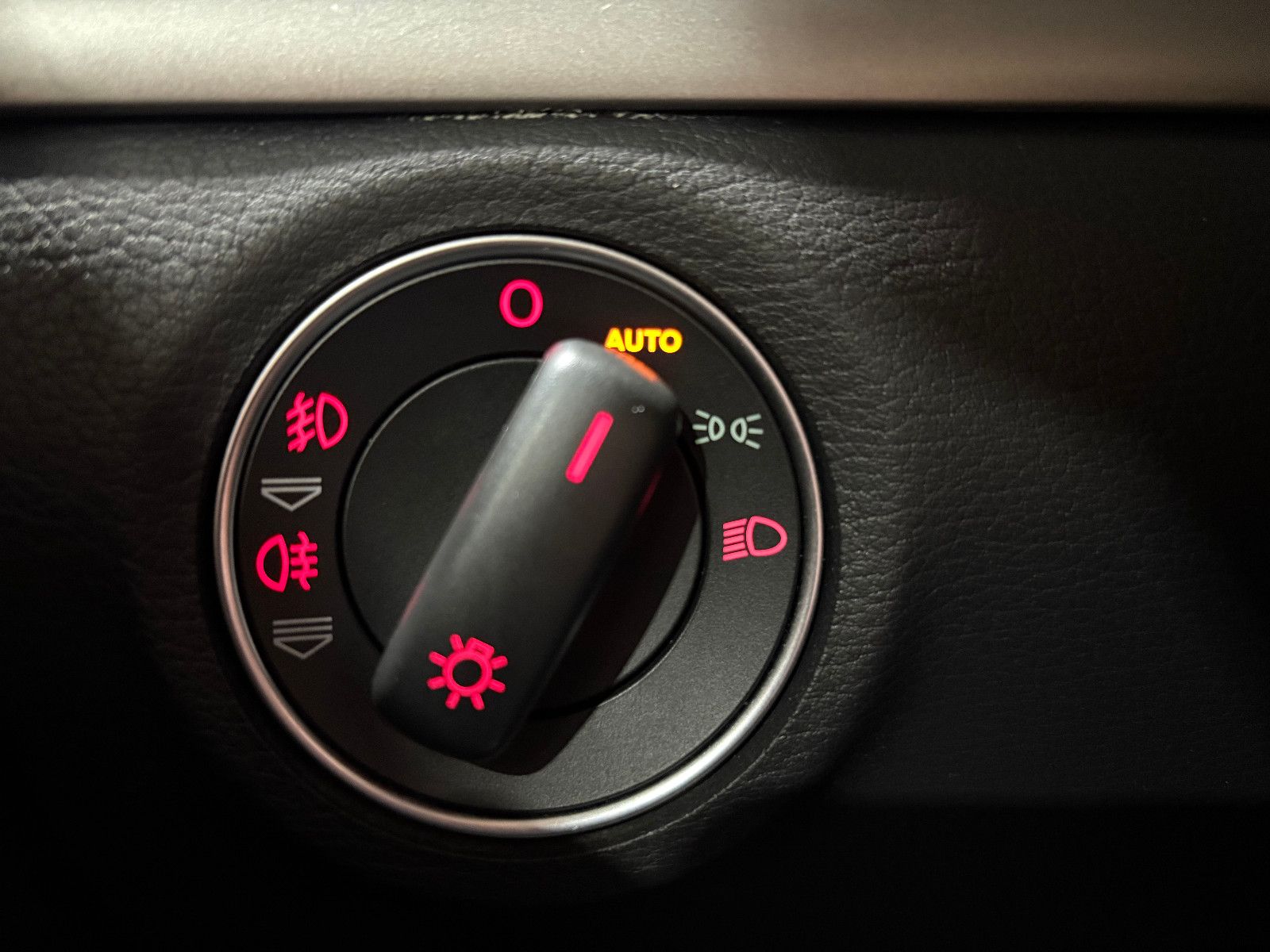 Fahrzeugabbildung Audi A8 3.2 FSI quattro/XENON/NAVI/PDC/LEDER/AUTOMATI