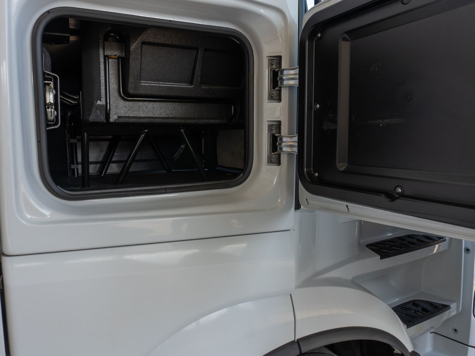 Fahrzeugabbildung Mercedes-Benz Actros 1853 LSnR LowLiner Style-Line NeuReifen