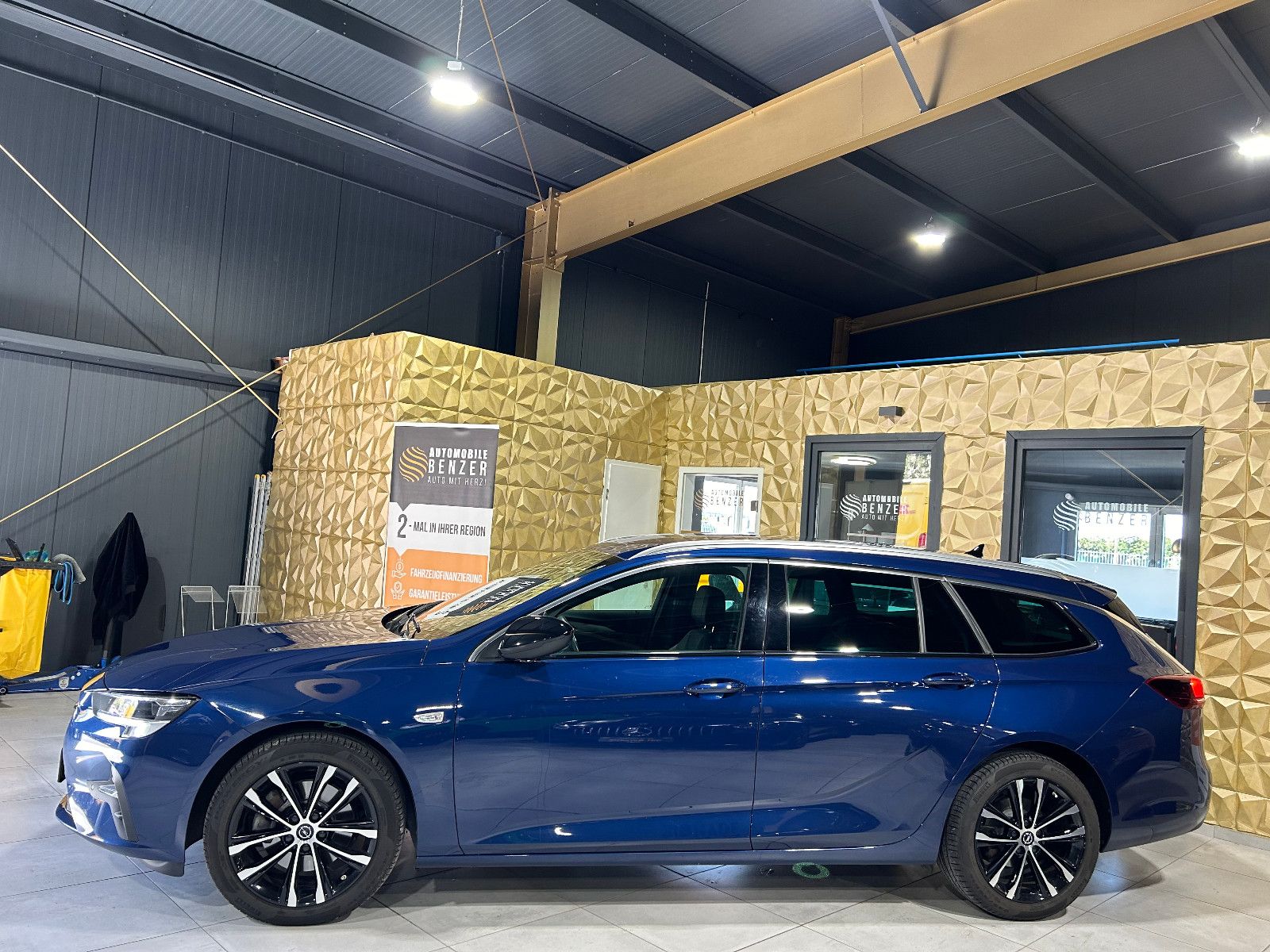 Fahrzeugabbildung Opel Insignia B Sports Tourer Ultimate/8-FACH/APPLE/