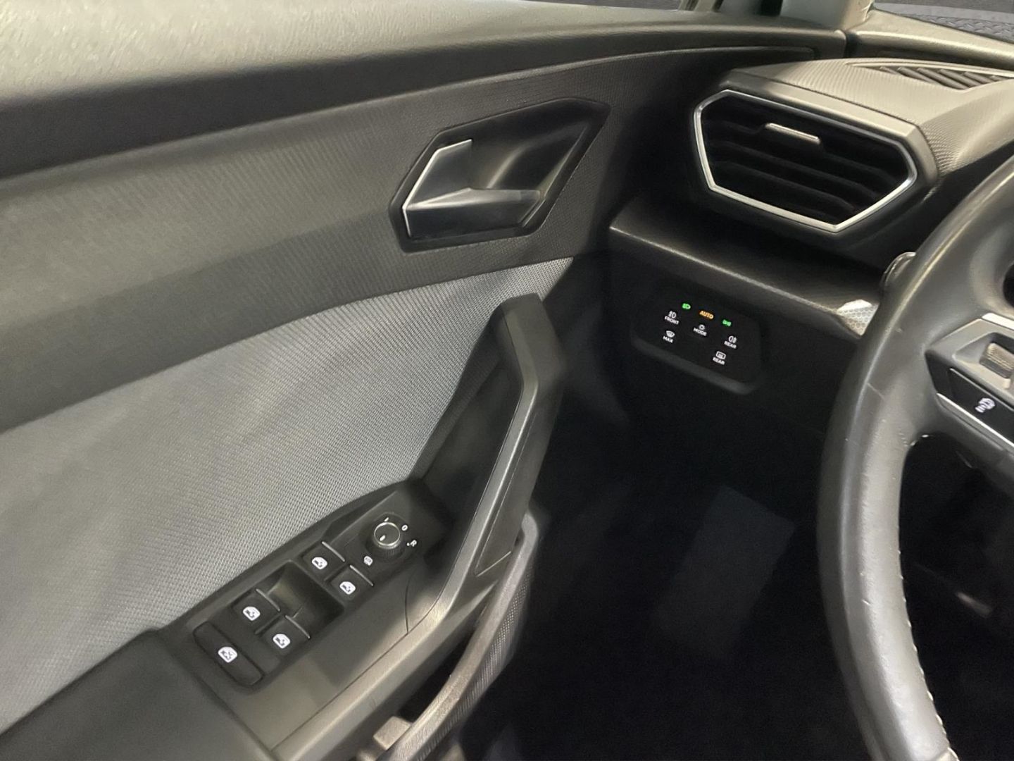 Fahrzeugabbildung SEAT Leon Sportstourer Style 1.5 TSI EU6d
