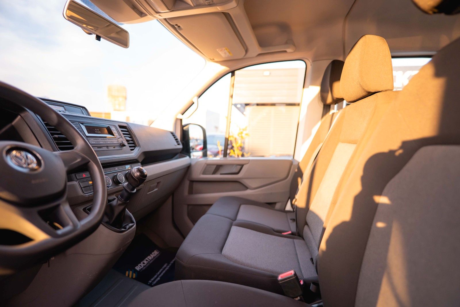 Fahrzeugabbildung Volkswagen Crafter Pritsche 35 DOKA lang FWD 7 Sitze 19%