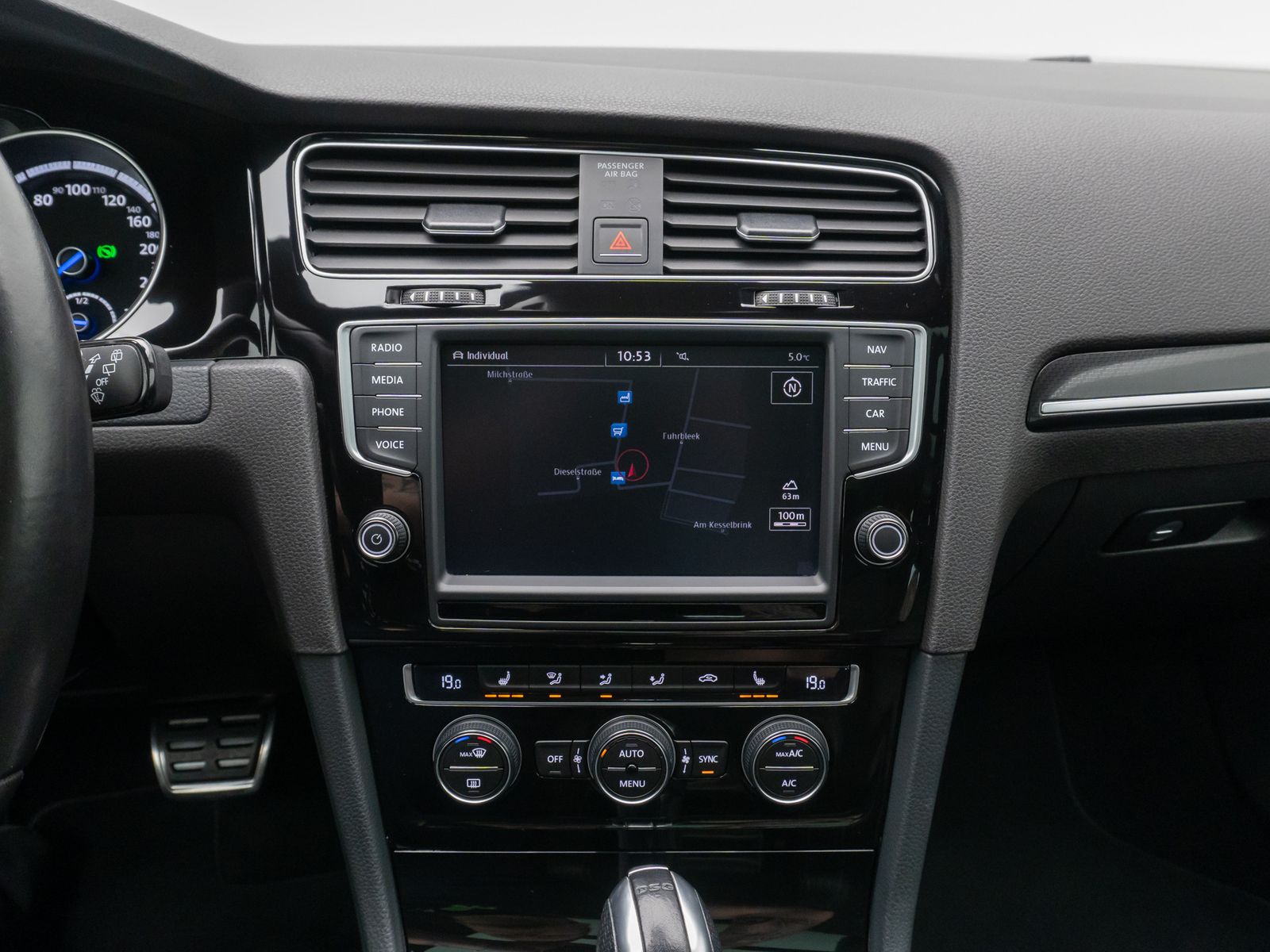 Fahrzeugabbildung Volkswagen Golf R BMT 4Motion Kamera ACC DYNAUDIO Panorama
