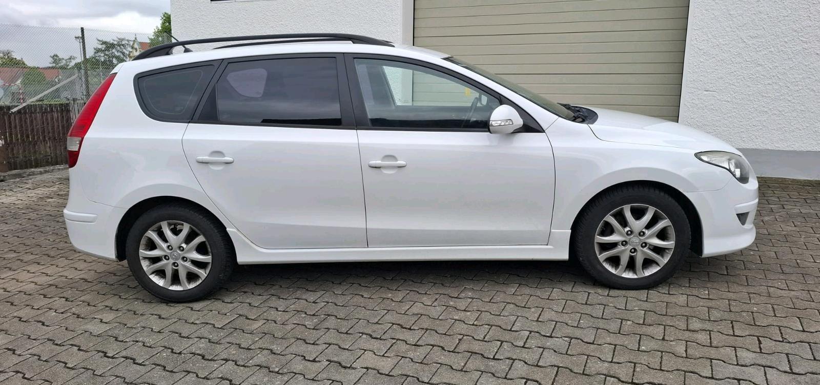 Hyundai i30 2011 — photo 10