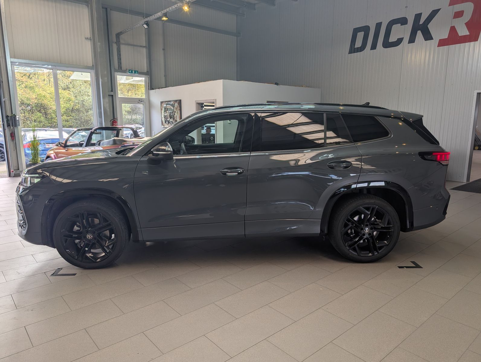 Fahrzeugabbildung Volkswagen Tayron 2.0TDI 4M R-Line Launch Pano Black AHK 20