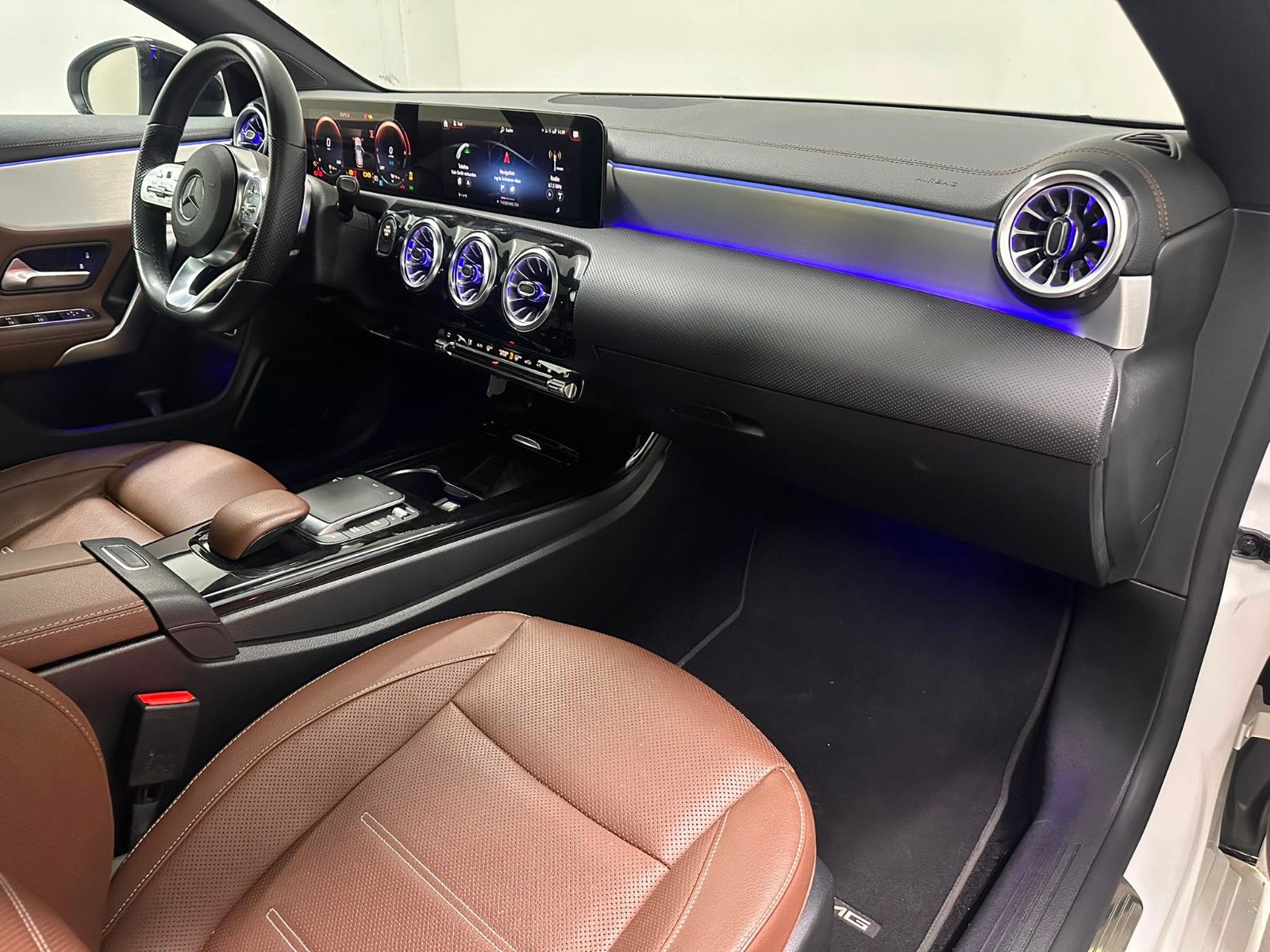 Fahrzeugabbildung Mercedes-Benz CLA 250 e Shooting Brake *AMG-LINE*PANORAMA*AHK*