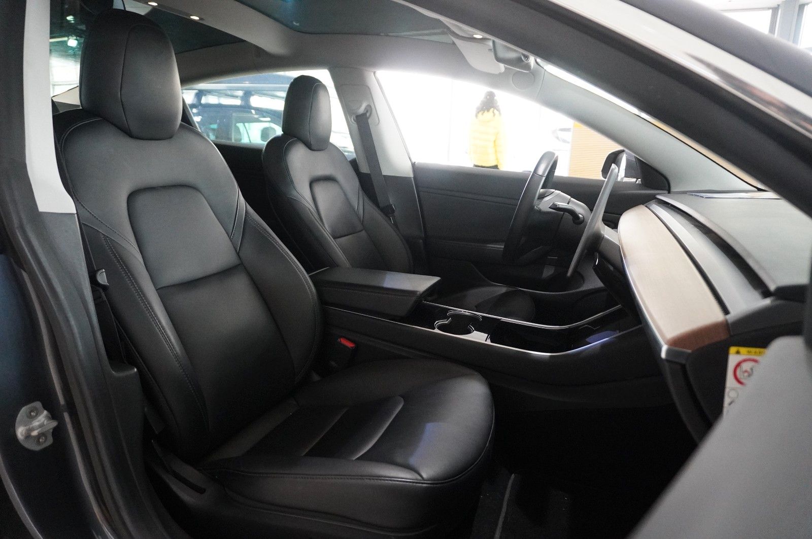 Fahrzeugabbildung Tesla Model 3 Standard Range Plus NAVI/KAMERA/AHK/FSD