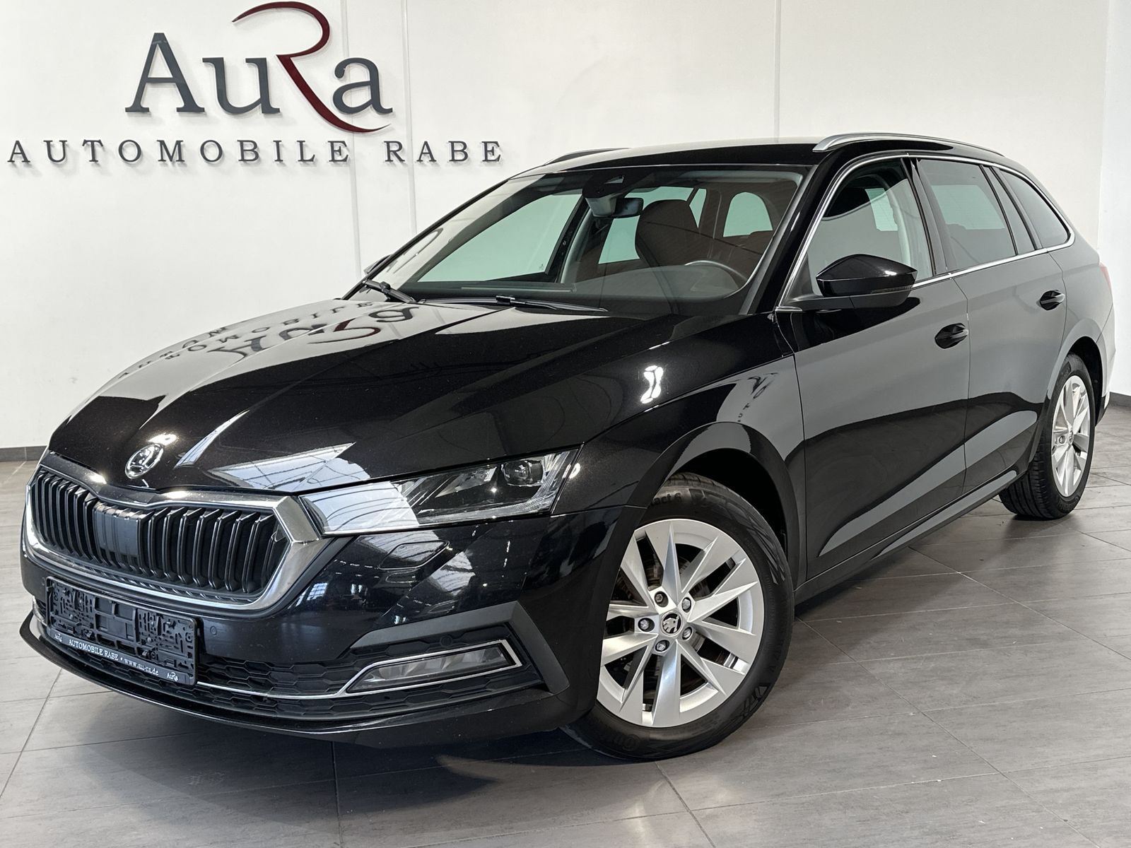 Fahrzeugabbildung SKODA Octavia Combi 2.0 TDI DSG First Edition NAV+LED