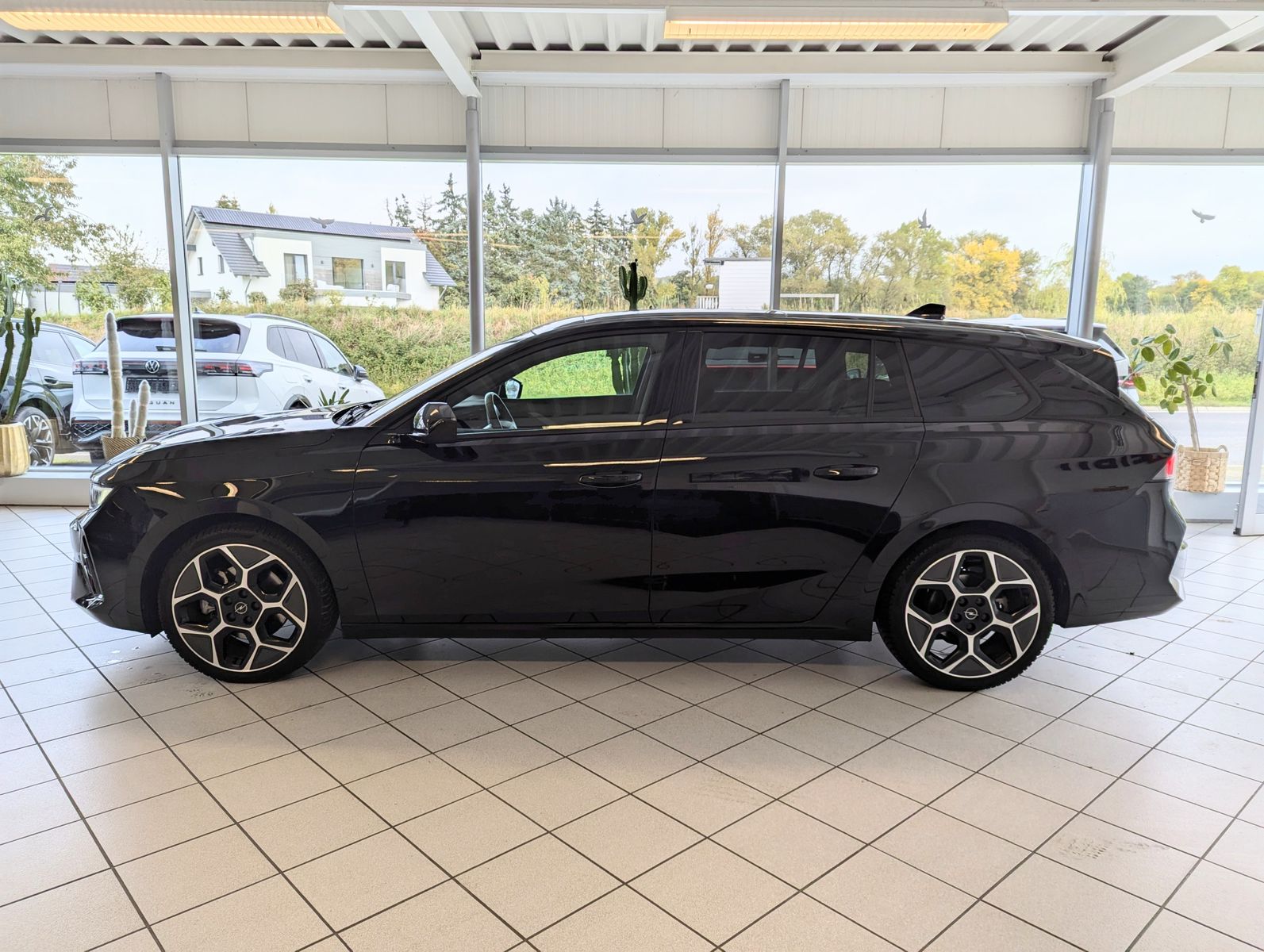 OPEL Astra 1.2 Ultimate Leder-Nappa Sitzlüft AHK Pano - Image 4