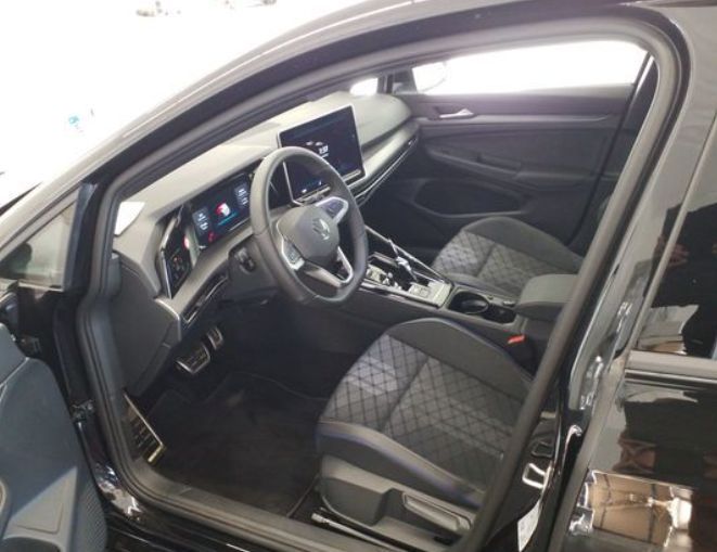 Volkswagen Golf VIII 1.5 eTSI DSG R-Line NAVI PANO foto 4