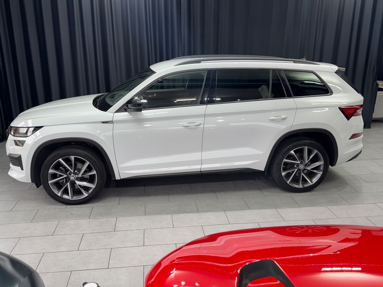 Fahrzeugabbildung SKODA Kodiaq Sportline 4x4|DSG|7-SITZER|AHK|ACC
