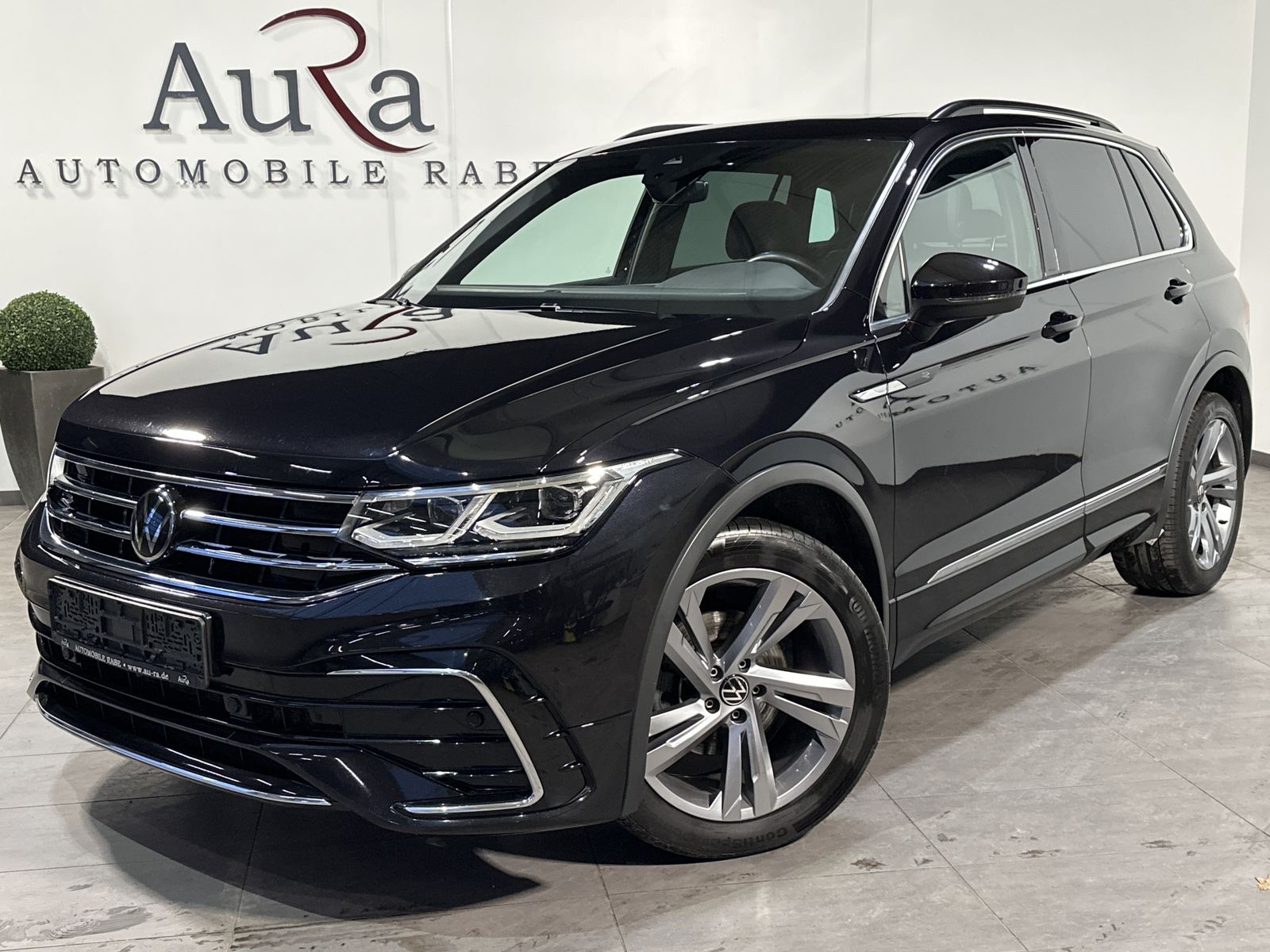 Fahrzeugabbildung Volkswagen Tiguan 2.0 TDI R-Line NAV+LED+AHK+PANO+KAMERA+PP