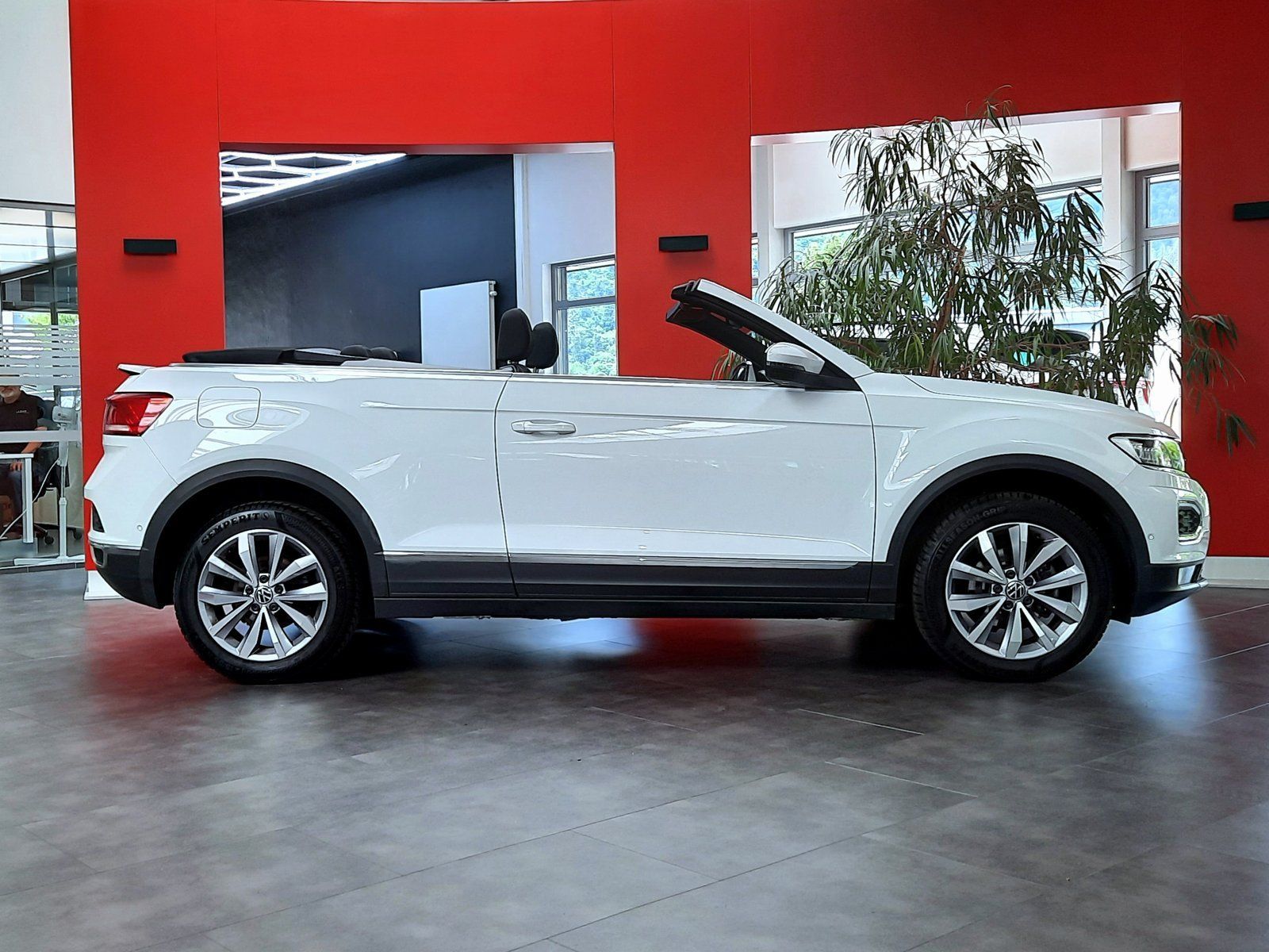 Fahrzeugabbildung Volkswagen T-Roc Cabrio Style TSI DSG *Navi*AHK*Cam*PDC*LED