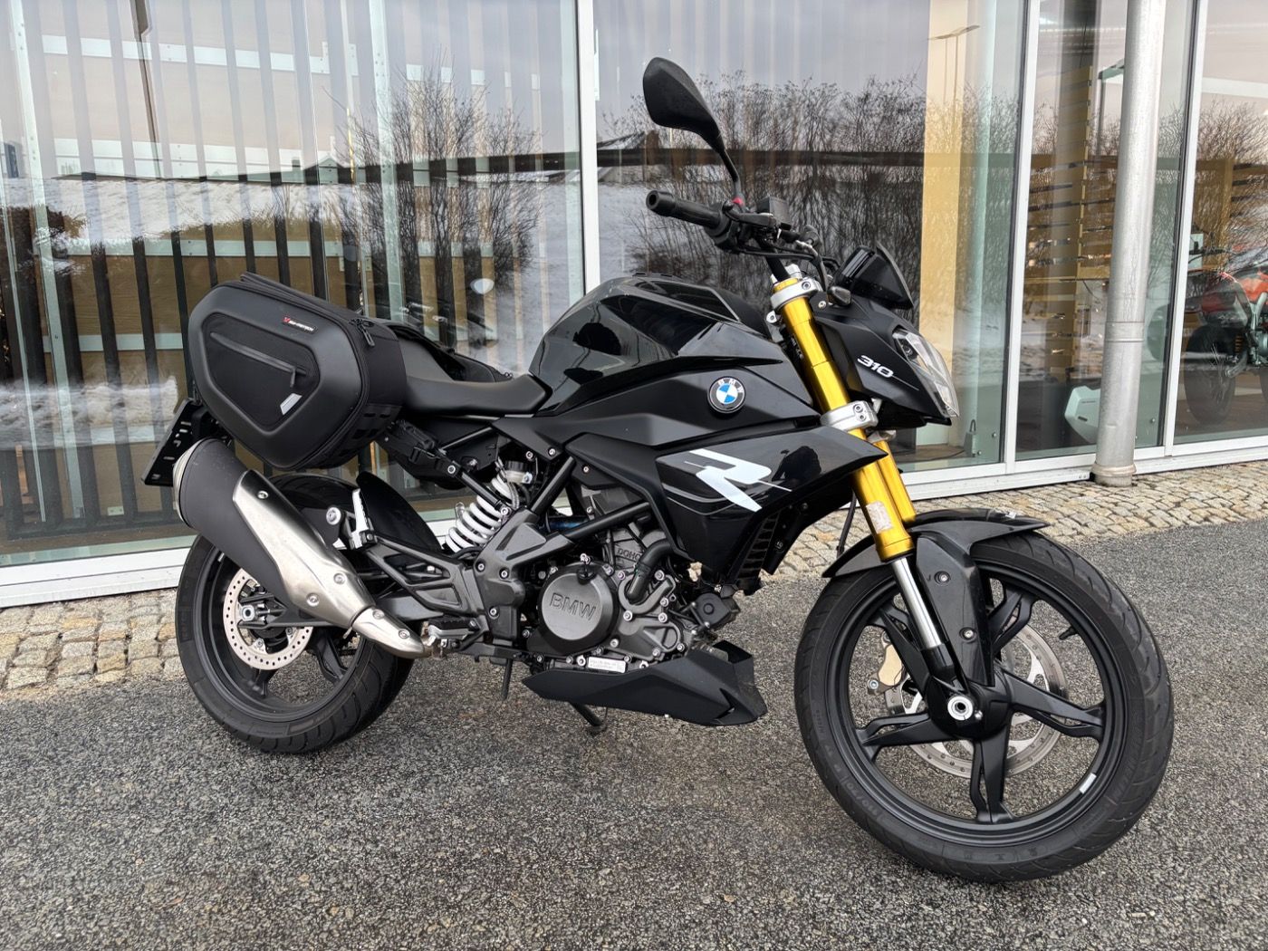 Fahrzeugabbildung BMW G 310 R mit Seitentaschen