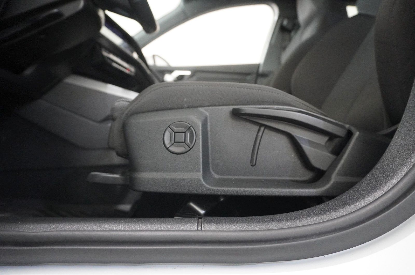 Fahrzeugabbildung Audi A3 Sportback 35 TFSI NAVI/LED/SPORT/SHZ/VIRT/DAB