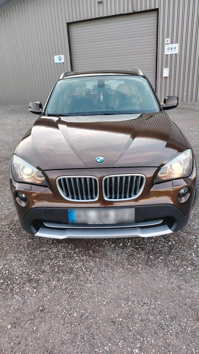 BMW X1 2010 — interior