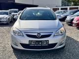 Opel Astra J Sports Tourer Edition - Opel Astra aus 2010: Sports Tourer