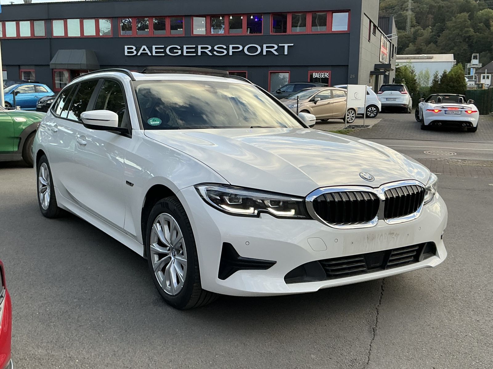 BMW 320 e Advantage Leder Pano Ambiente AHK ACC LED