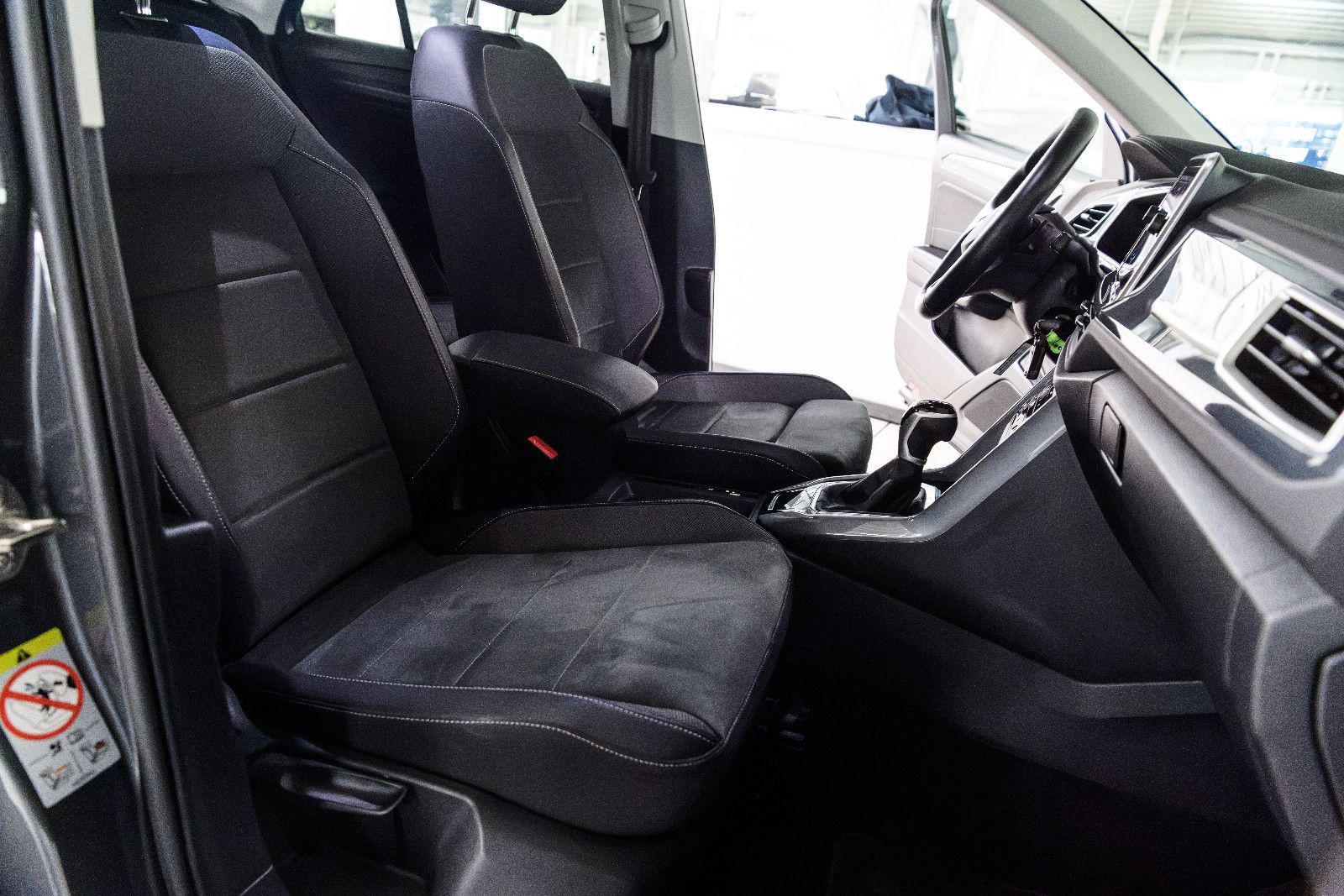 Fahrzeugabbildung Volkswagen T-Roc Style 1.5l TSI DSG +Navi +AHK +ACC +LED