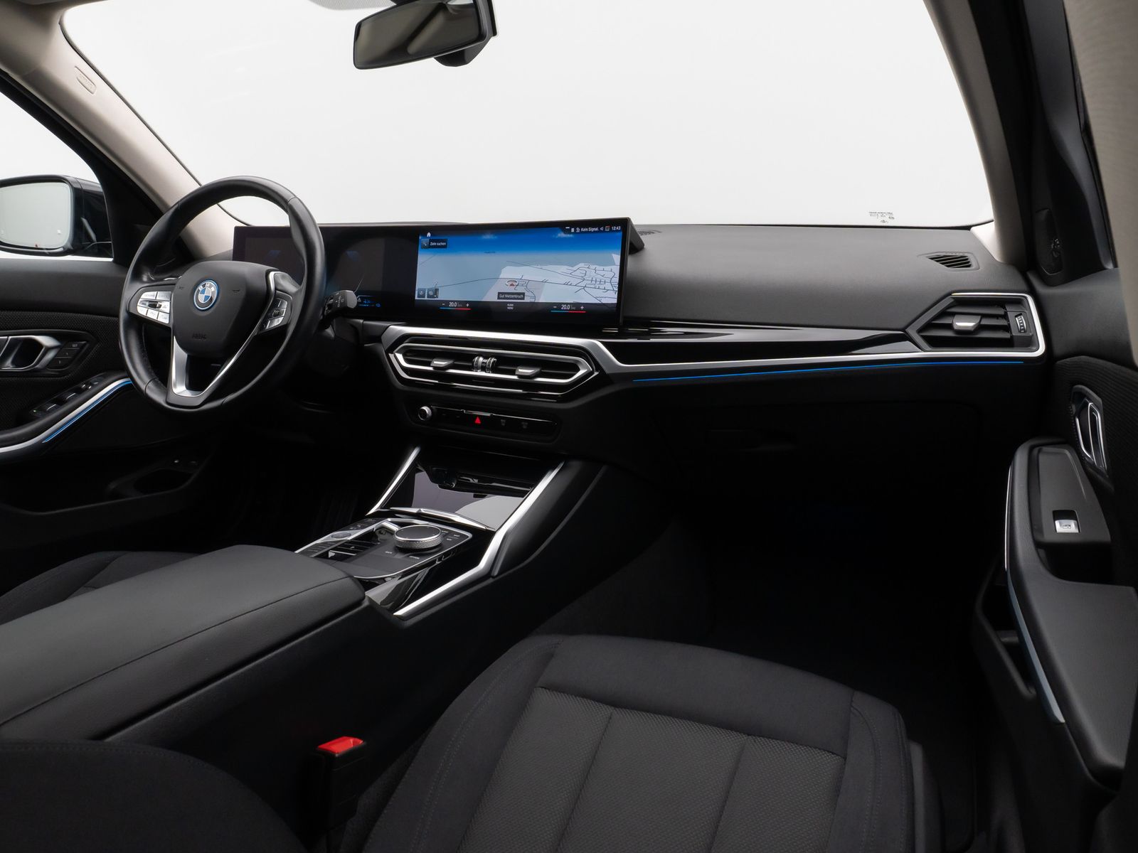 Fahrzeugabbildung BMW 330e Kamera HUD DAB H/K Stop&Go AHK Komfort LED
