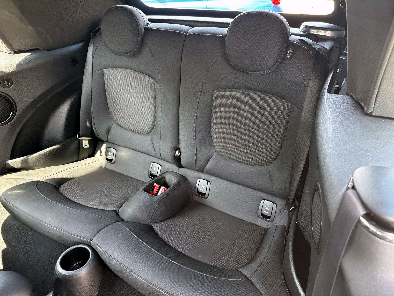 Fahrzeugabbildung MINI COOPER Cabrio Aut. SHZ KAM PDC BT AMBI 2-Zonen