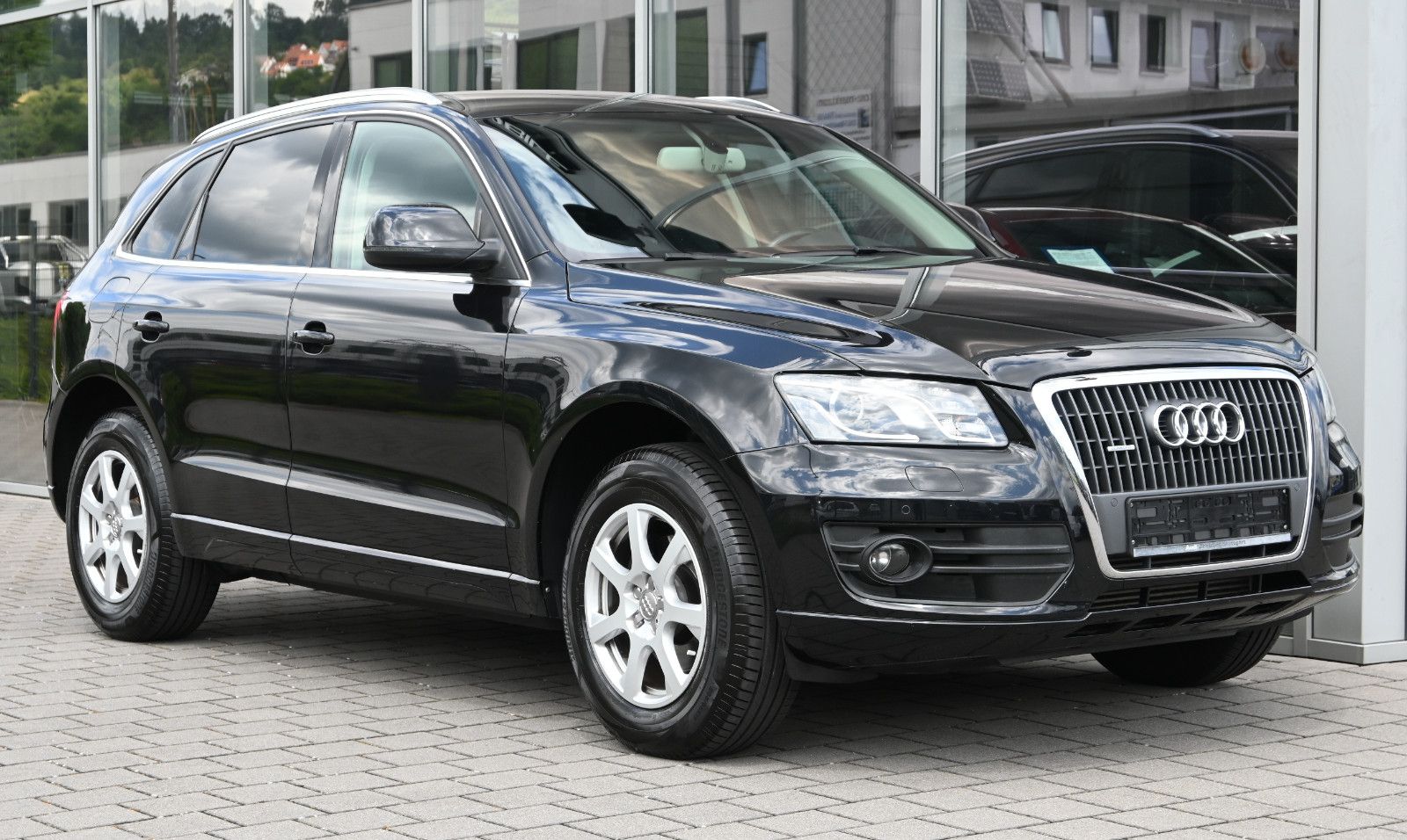 Fahrzeugabbildung Audi Q5 2.0 TDI quattro 6-Gang °STANDHEIZUNG°XENON°