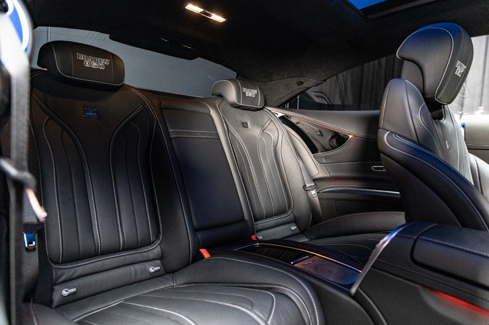 Fahrzeugabbildung Mercedes-Benz BRABUS 850 Coupé C217 + 850 PS + 15.255 km