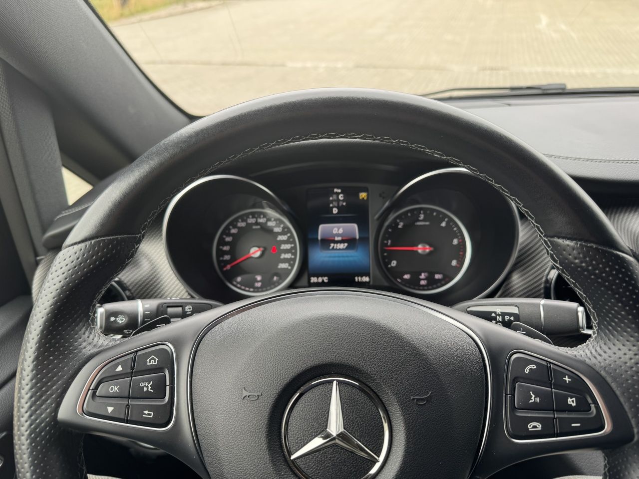 Fahrzeugabbildung Mercedes-Benz V 250d Avantgarde Ed. lang 4x4 AMG*Distronic*AHK