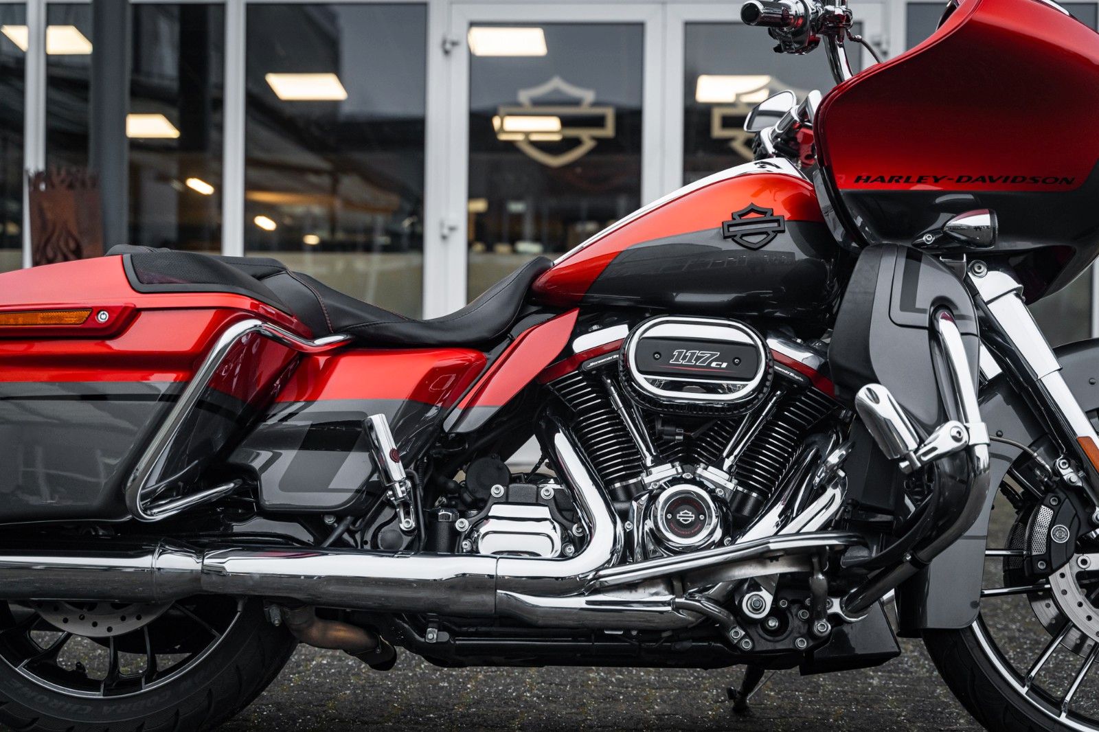 Fahrzeugabbildung Harley-Davidson FLTRXSE CVO ROAD GLIDE 117 CUI - JEKILL&HYDE -