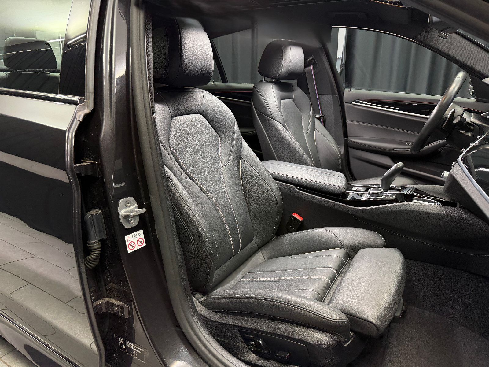 Fahrzeugabbildung BMW BMW 530i Lim xDrive M SPORT|HEAD-UP|360"|NAVI|