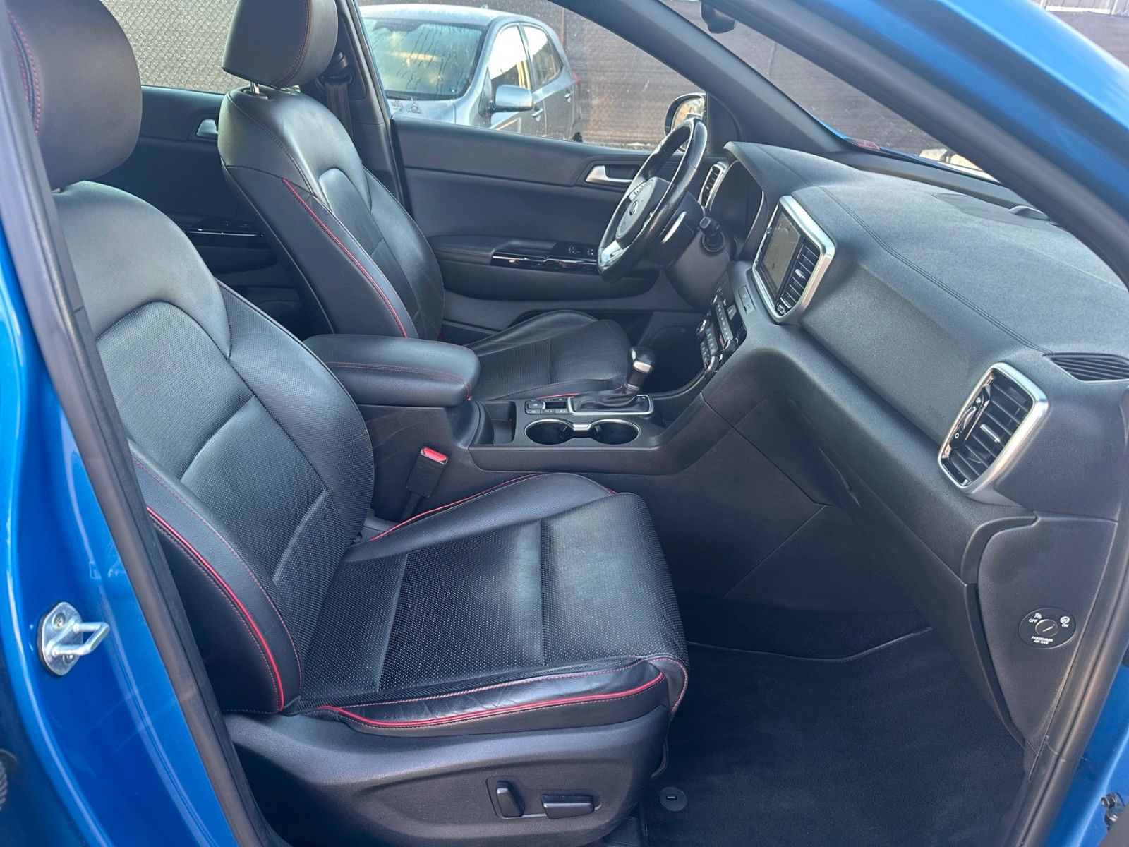 Fahrzeugabbildung Kia Sportage 1.6 T-GDI GT-Line AWD LEDER TECH GD