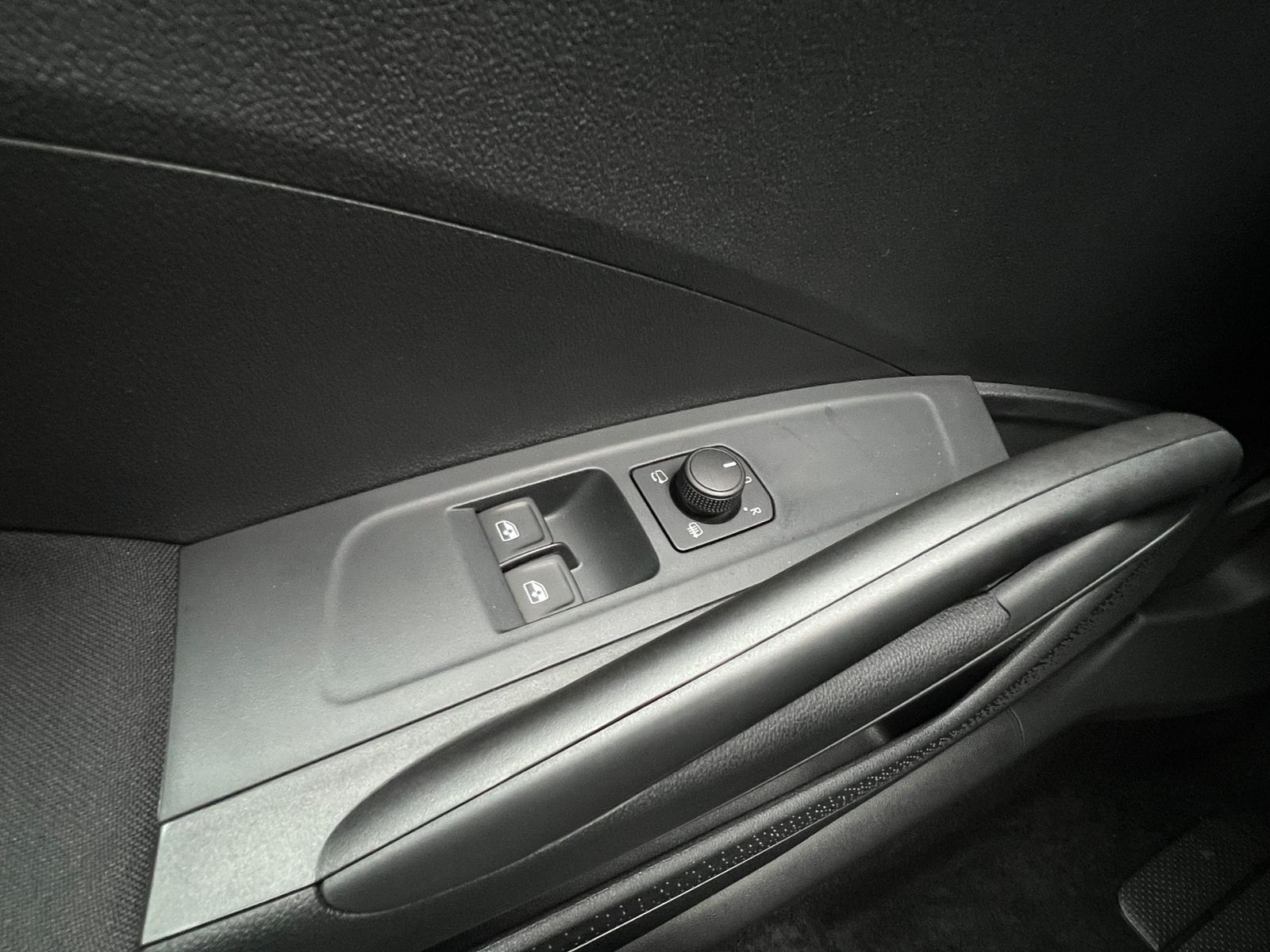 Fahrzeugabbildung SKODA Fabia Edition 130 1.0 TSI DSG *Garantie, LED, 15