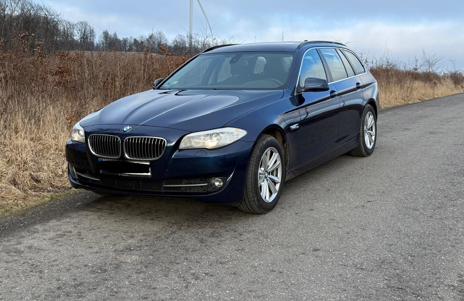 BMW 520 2011 — rear view