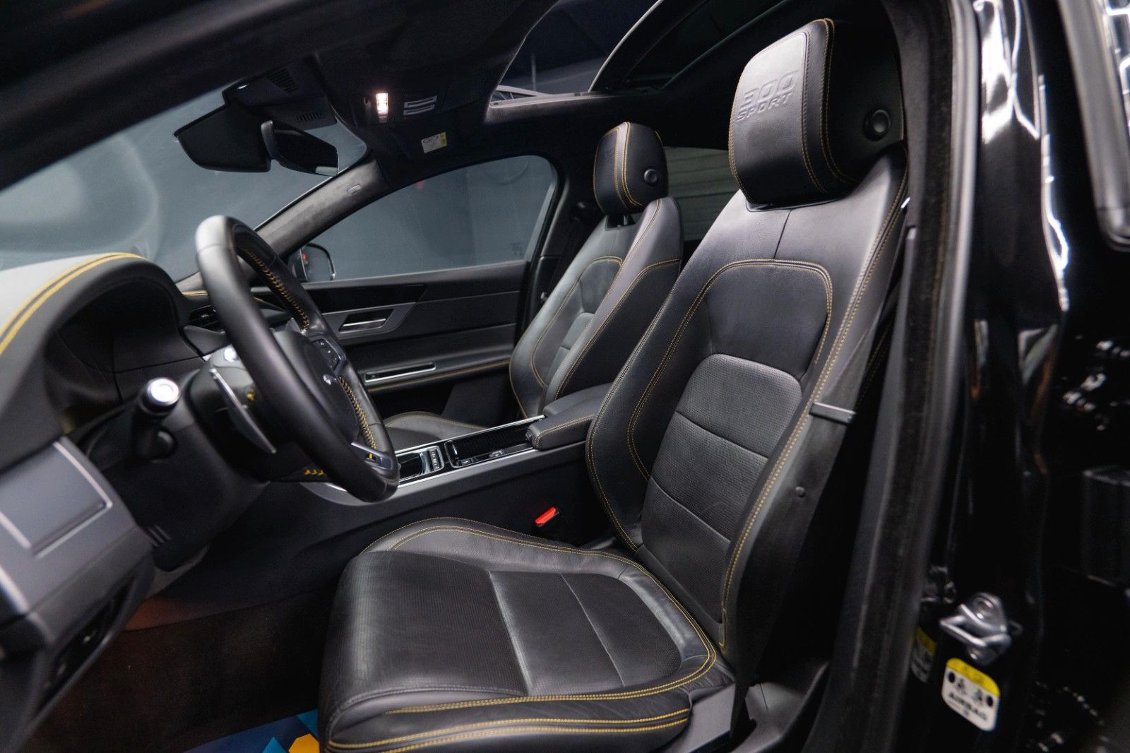 Fahrzeugabbildung Jaguar XF 300 Sport Black Edition | Pano | LED | 20Zoll