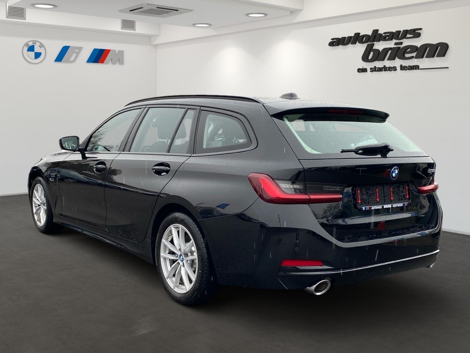 BMW 330e Touring, ab 299,- € mtl. Rate foto 4