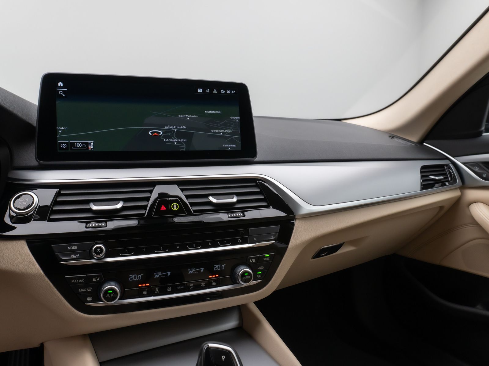 Fahrzeugabbildung BMW 520d Kamera HUD DAB CockPitPro Sitzhzg Alarm LED