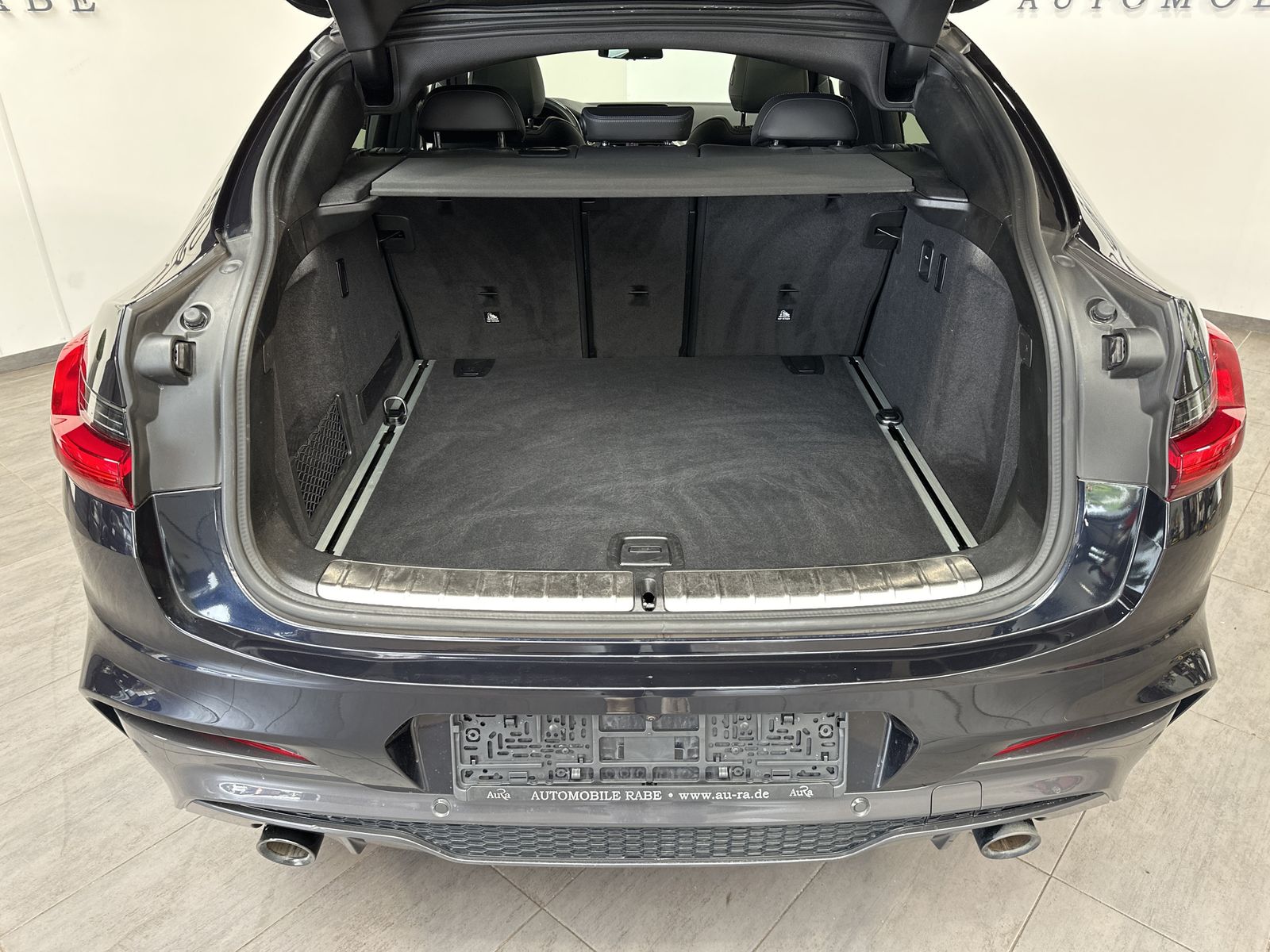 Fahrzeugabbildung BMW X4 xDrive30i M-Sport NAV+LED+PANO+360°+20ZO+HIFI