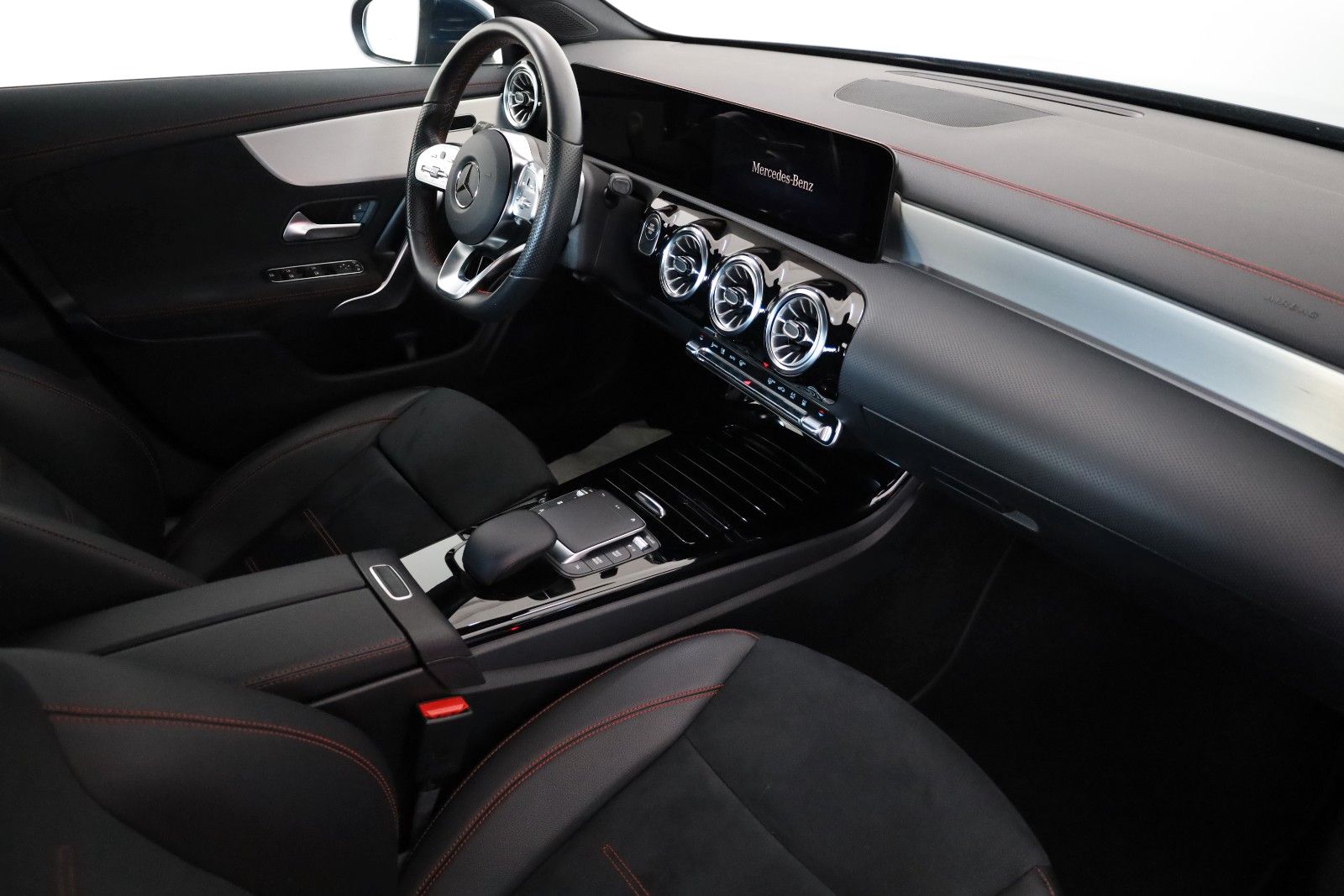 Fahrzeugabbildung Mercedes-Benz CLA 250e AMG Line  TLeder,Navi,LED,ParkPaket,AHK