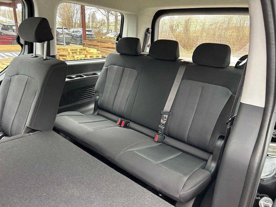 Fahrzeugabbildung Hyundai STARIA HYBRID 9SITZER 6AT TREND 18ZOLL PARK+EA-P