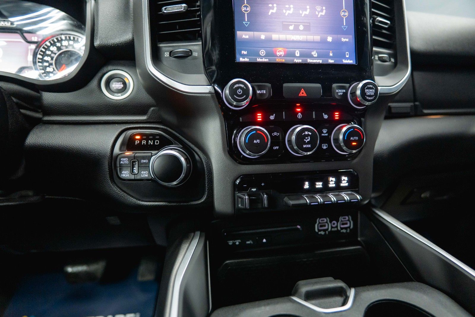 Fahrzeugabbildung Dodge RAM 5.7 V8 HEMI 4x4 OFFROAD Night-Paket *LED*