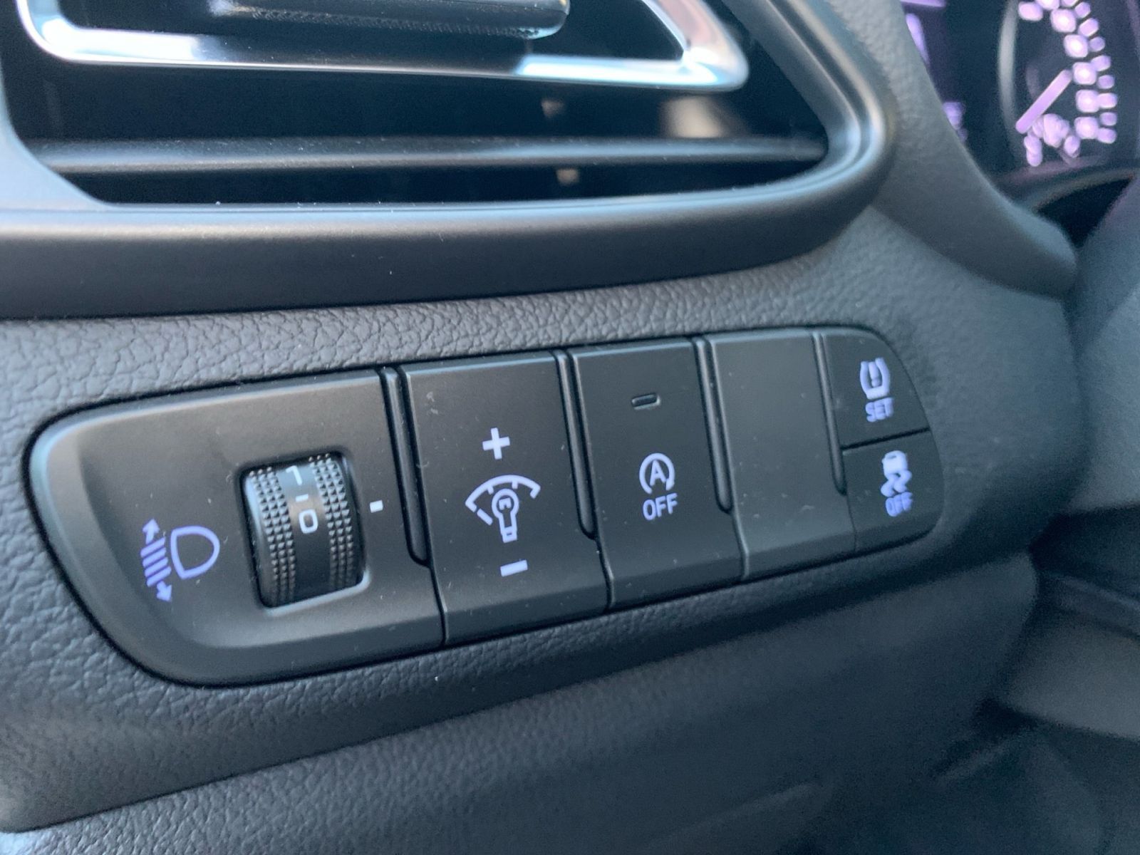 Fahrzeugabbildung Hyundai i30 Kombi 1.0 T-GDI Connect & Go Navi LED